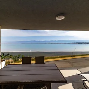 https://golden-nin.hotelinzadar.com